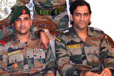 Lt Col Dhoni loved 'aloo bonda' on his Jammu trip