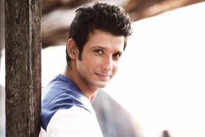 Nothing of what people say bothers me: Sharman Joshi