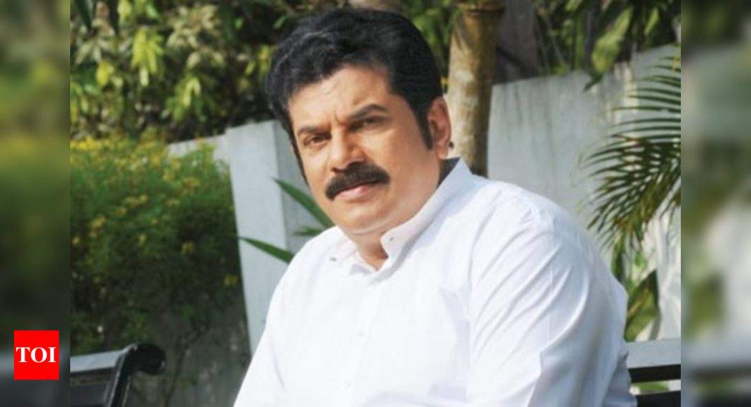 Mukesh takes a dig at Sreenivasan | Malayalam Movie News - Times of India