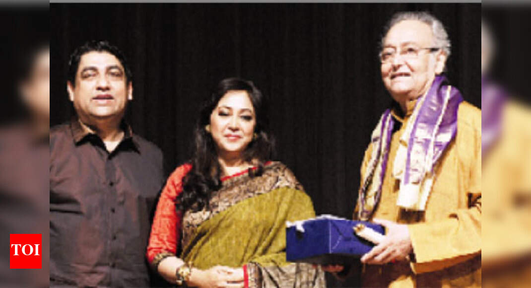 Soumitra Chatterjee's contribution is unparalleled | Bengali Movie News ...