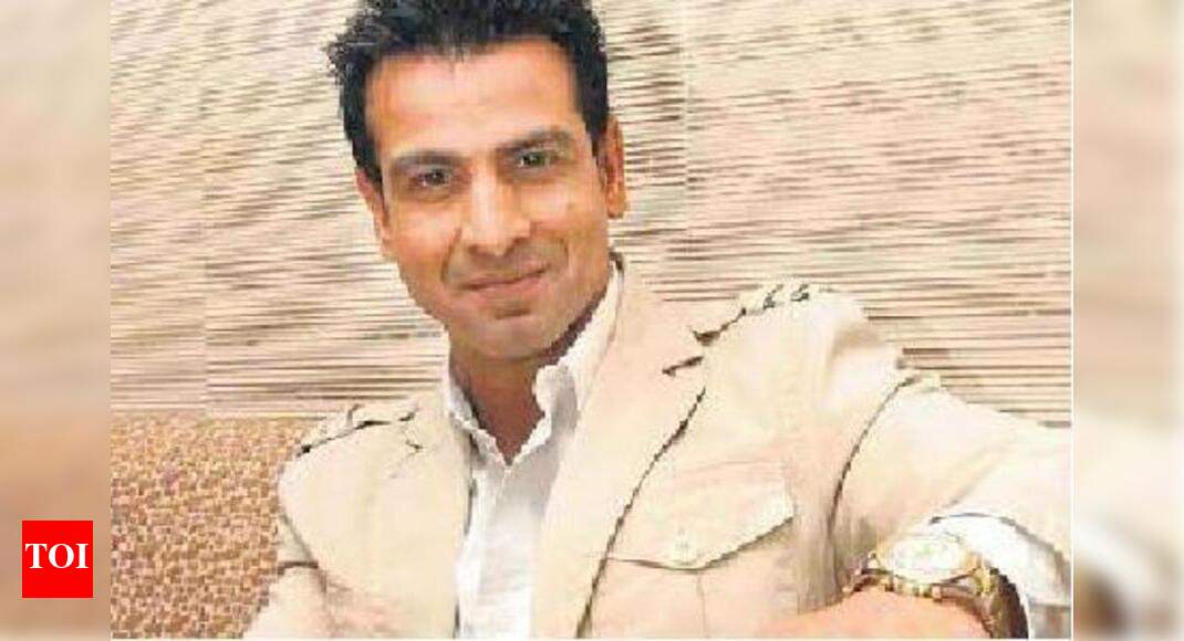 Ronit Roy takes inspiration from a cop for his role | Hindi Movie News ...