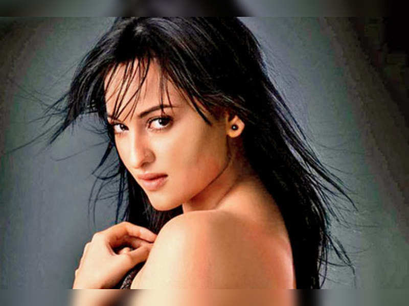 I know how to keep charming men at bay: Sonakshi Sinha