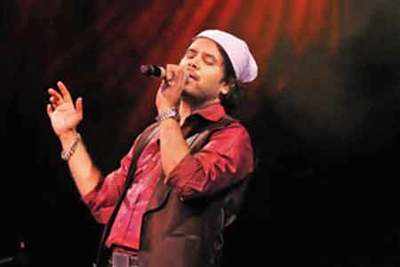 Javed Ali woos fans at Times Chennai Festival