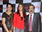 Parvathy Omnakuttan with parents