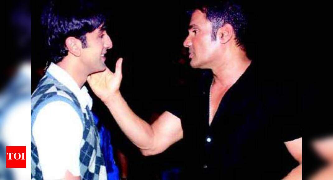 Suneil, Ranbir's bonding on filming location | Hindi Movie News - Times ...