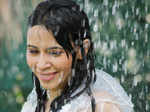 Rozlyn Khan gets dirty in rain!