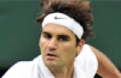 Tricky home stretch for Roger Federer at Wimbledon
