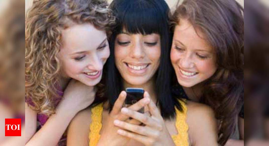 Sexting Irks Teens But Many Do It Anyway Times Of India