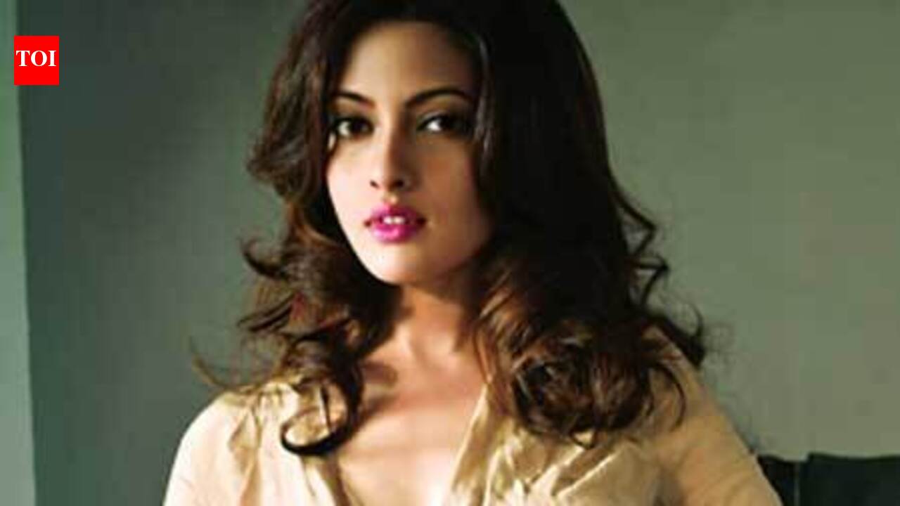 Riya gets her first award | Bengali Movie News - The Times of India