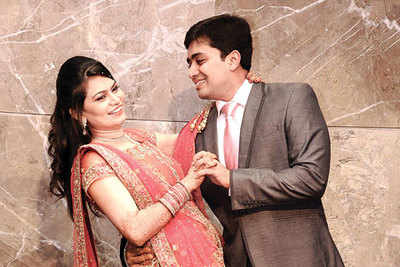 Aditya Patel and Kesha Vekharia host their wedding reception in Nagpur