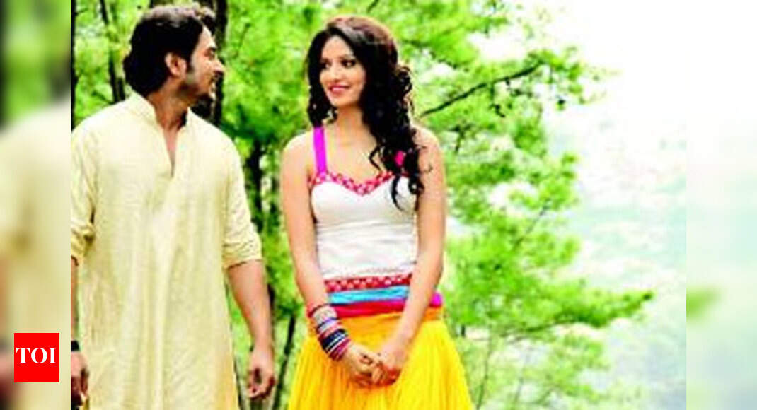 Subhashree cooks for Megh Roddur's unit | Bengali Movie News - Times of ...