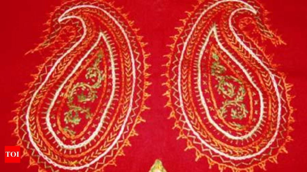 Pin by Priyanka Kolla on Kanjeevaram lehangas | Half saree designs, Half  saree lehenga, Bridal silk saree