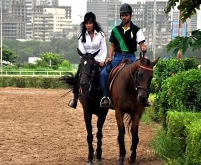 Chandi Perera learning horse riding in Mahalaxmi race course