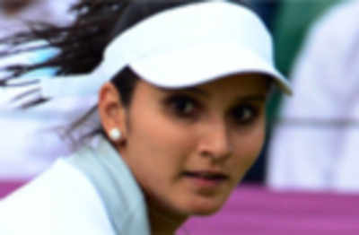 London Olympics: Paes-Sania mixed doubles match postponed, to resume on Saturday