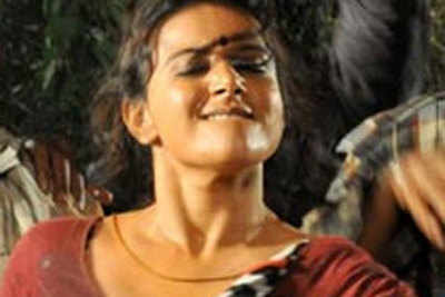 Pooja Gandhi's item number in Director's Special