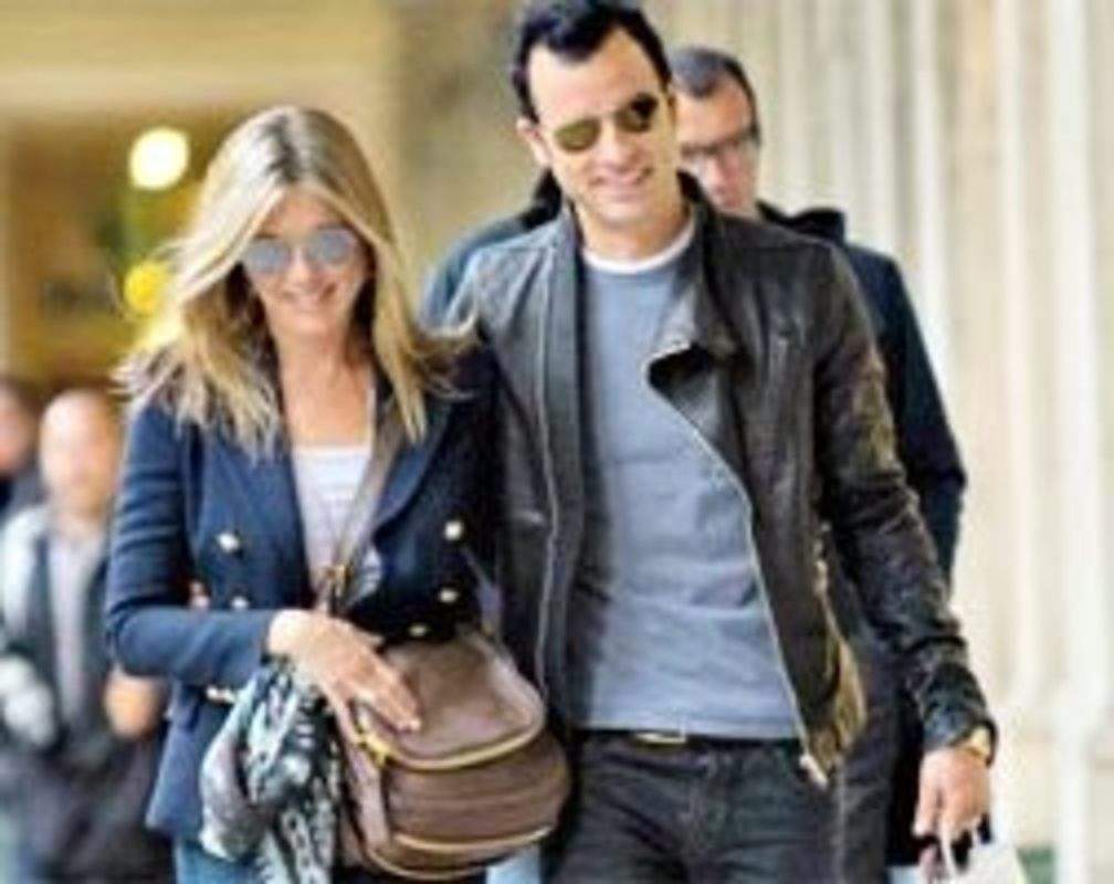 
Jennifer Aniston gets engaged to actor Justin Theroux
