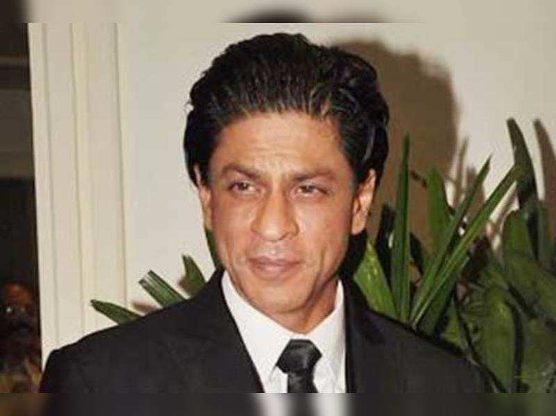 Shah Rukh buys out all books on cinema