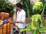 SRK meets 'Joker' aliens