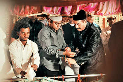 Rahman returns to Nizamuddin dargah