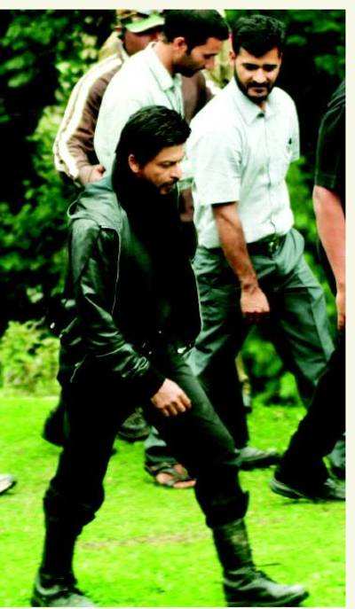 SRK plays action hero in Kashmir’s ‘strong arms’