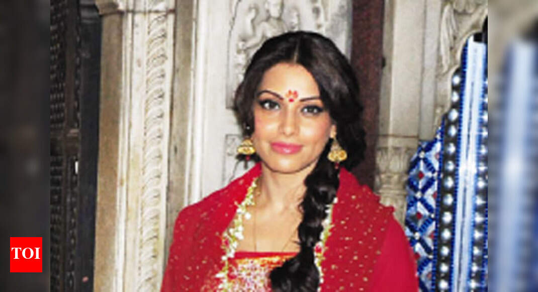 Raaz 3 team seeks divine intervention for success | Hindi Movie News ...