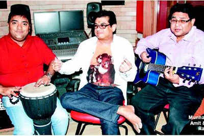 Amit Kumar is set to rock with his album Phele Asha Din