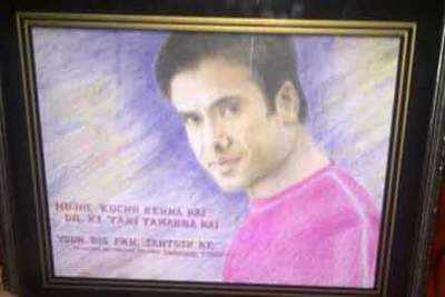 Fan gifts Tusshar a painting