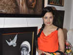 Yuvika attend art exhibition