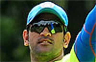 We might have to play five bowlers at some stage: Dhoni
