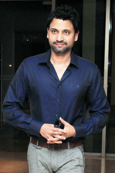 Sumanth At Artist Vijit Pillai’s Art Exhibition In Hyderabad 