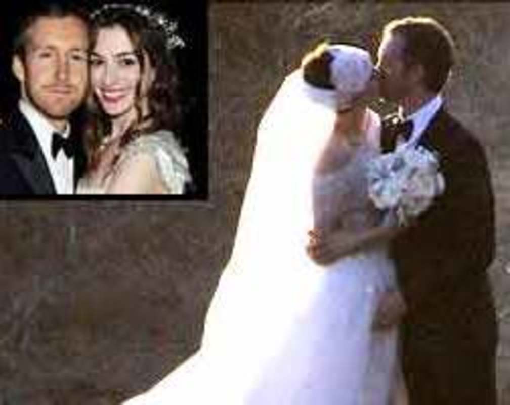 
Anne Hathaway ties the knot with Adam Shulman
