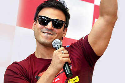 Vivek Oberoi at Reliance Mart's first anniversary