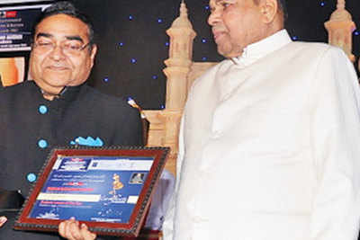 Leadership prize Dr Mukesh Batra