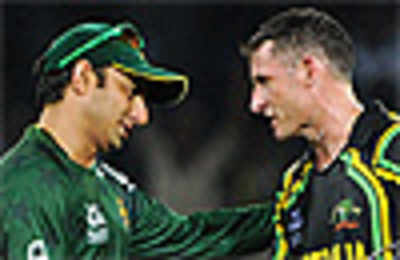 Pakistan win to go into World Twenty20 semis with Australia