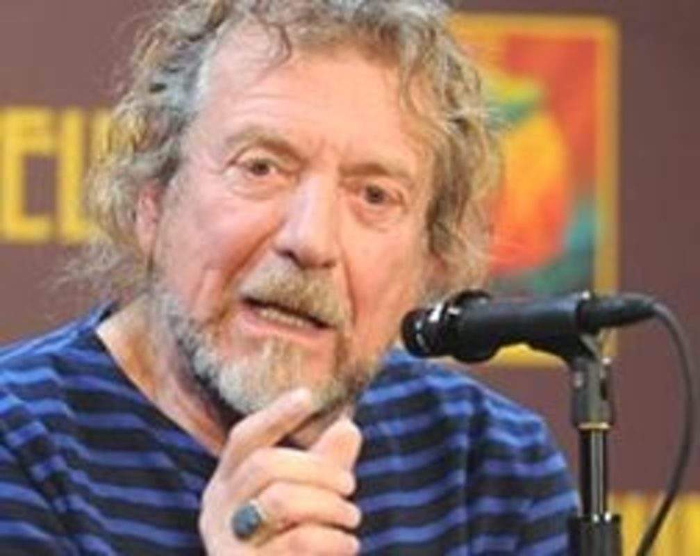 
Robert Plant calls reporter a 'Schmuck'
