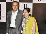 Suresh Wadkar with wife