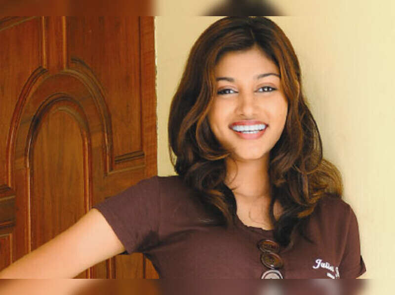 Oviya goes back to school | Tamil Movie News - Times of India Oviya goes back to school | Tamil Movie News - Times of India
