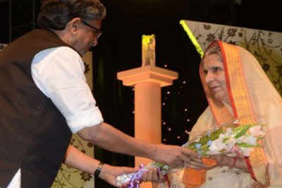 Manoj Tiwari honoured with Bihari Ho To Aisa award