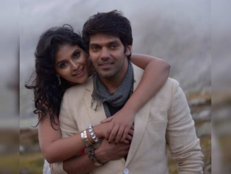 Settai AnjaliArya's liplock in Delhi Belly remake Tamil Movie News