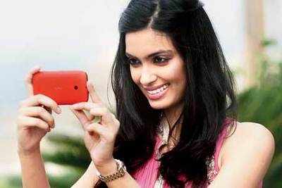 Diana Penty’s phone is her all-time companion