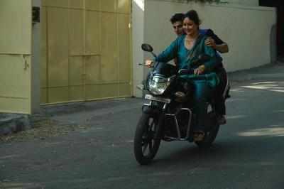 Rati Agnihotri rides the bike again for Dehradhun Diary