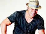 SRK makes way for Salman