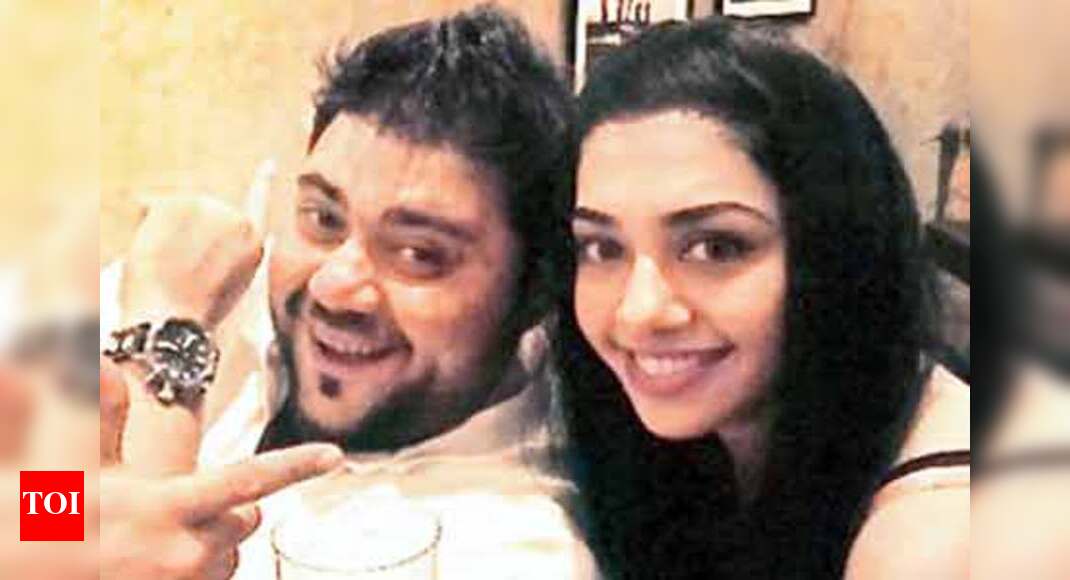 Pakistani singer Kiran engaged to restaurateur Riyaaz Amlani | Hindi ...