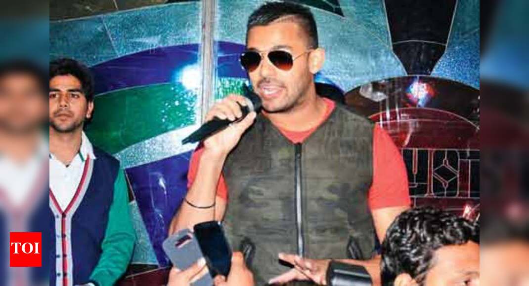 High Heels fame singer Jaz Dhami performs in Delhi Hindi Movie News