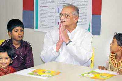 Gulzar spent time with the hearing impaired children