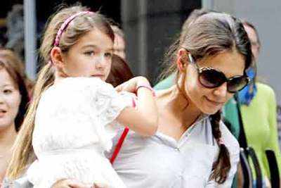 Suri will spend Christmas with Katie, not Cruise