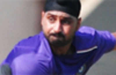 Dhoni should not be judged by just one bad game: Harbhajan