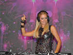 Paris Hilton turns a perfect DJ