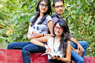 Youngsters glam up with geeky glasses