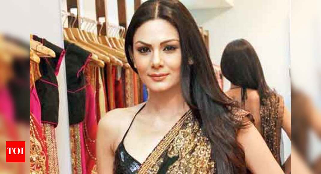 Fashion's glitterati at a store launch Events Movie News Times of India
